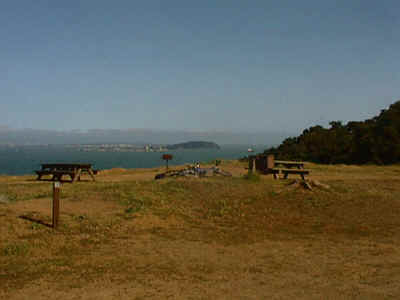 picnic.jpg (75950 bytes)